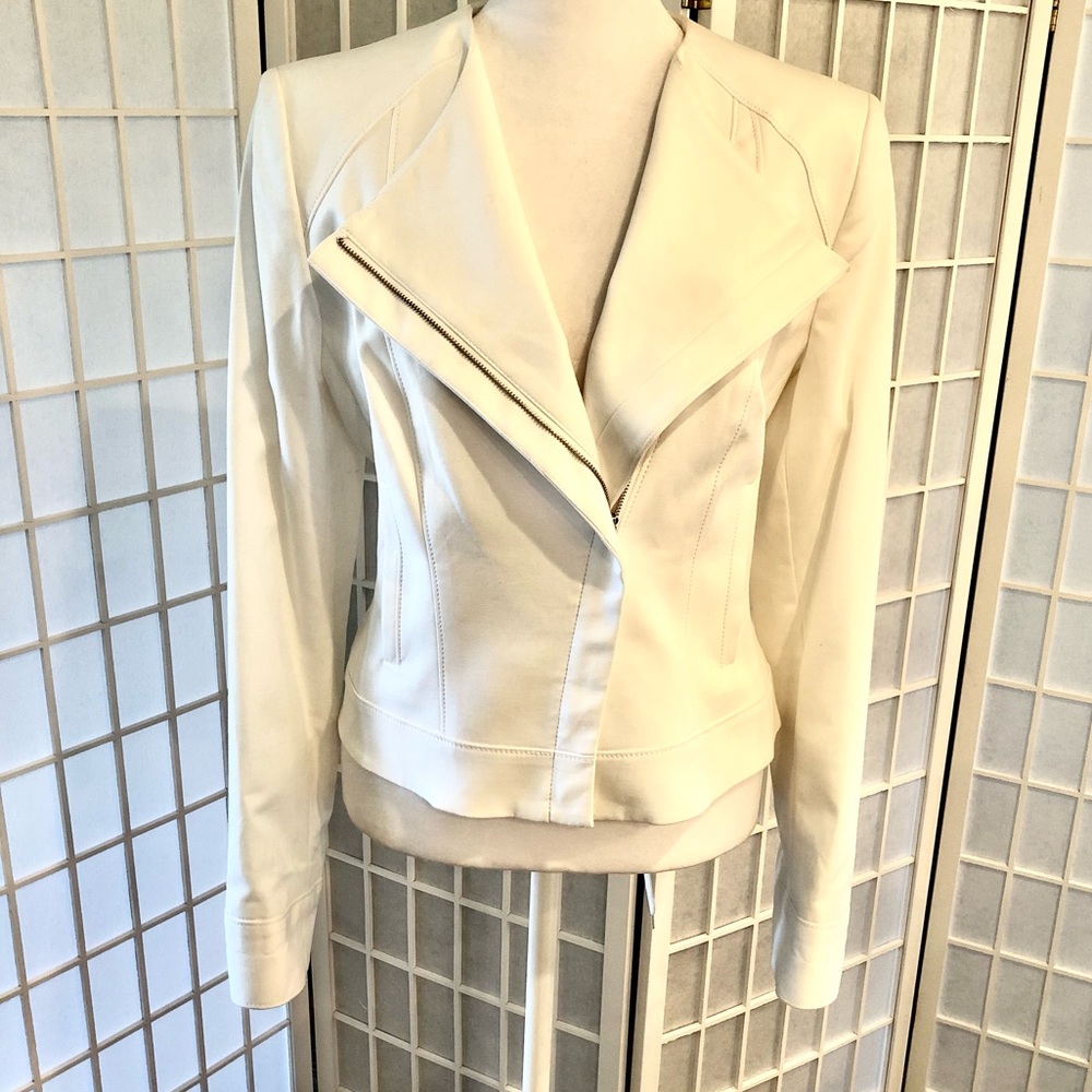 TAHARI white cotton blend moto jacket. Stunning and looks new. Size 6